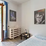 Guesthost - Lights, Camera, Action! - Apartment