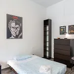 Apartment Guesthost - Lights, Camera, Action! -