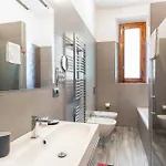 Guesthost - Lights, Camera, Action! - Apartment Florence