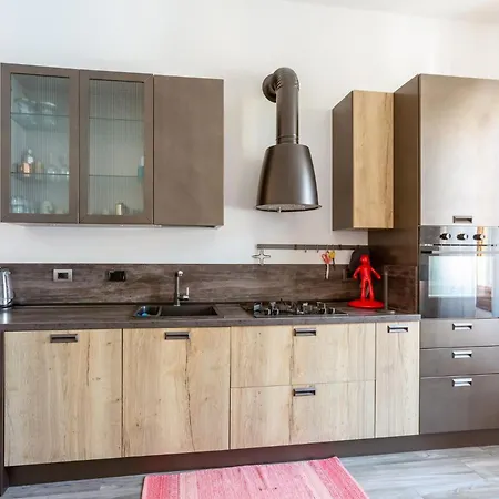 Guesthost - Lights, Camera, Action! - 佛罗伦萨