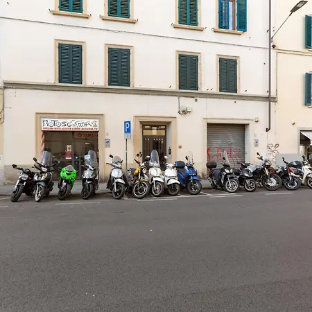 Guesthost - Lights, Camera, Action! -